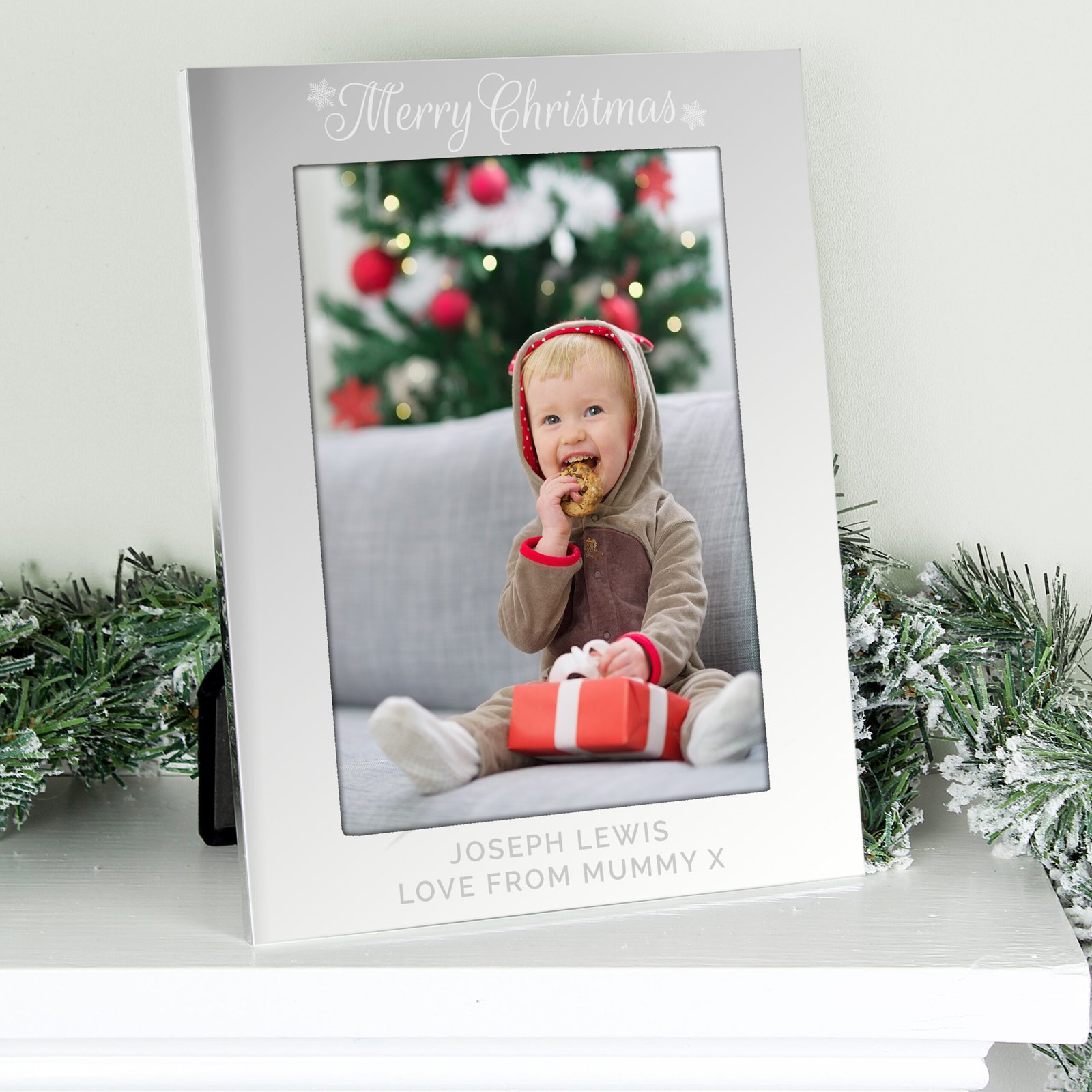 P0102W41 Personalised 'Merry Christmas' 5x7 Portrait Silver Aluminium Photo Frame Personalised 'Merry Christmas' 5x7 Portrait Silver Aluminium Photo Frame - Image 1