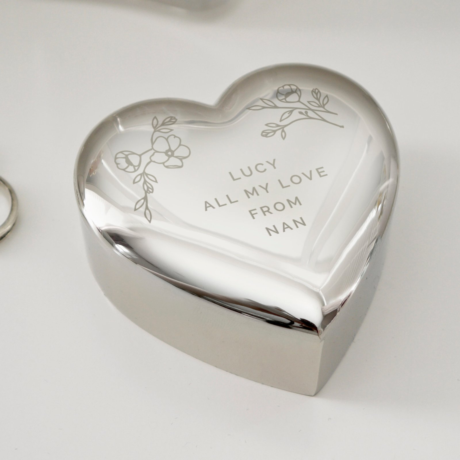 P0102Z22 Personalised Any Message Floral Design Heart Shaped Silver Nickel Plated Trinket Box Personalised Any Message Floral Design Heart Shaped Silver Nickel Plated Trinket Box - Image 1