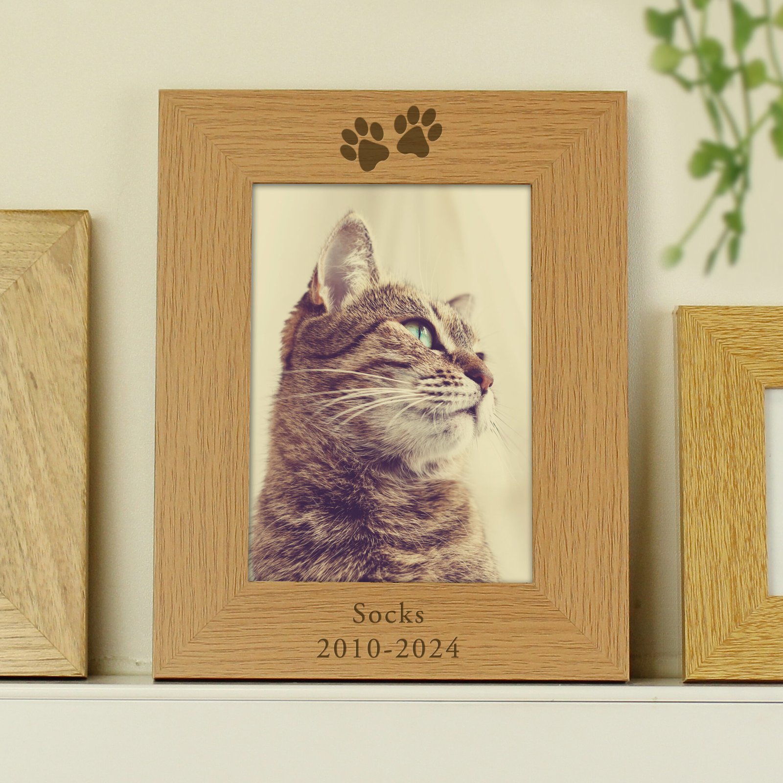 P011149 Personalised Pet Paw Prints Motif 5x7 Portrait Oak Finish Photo Frame Personalised Pet Paw Prints Motif 5x7 Portrait Oak Finish Photo Frame - Image 1