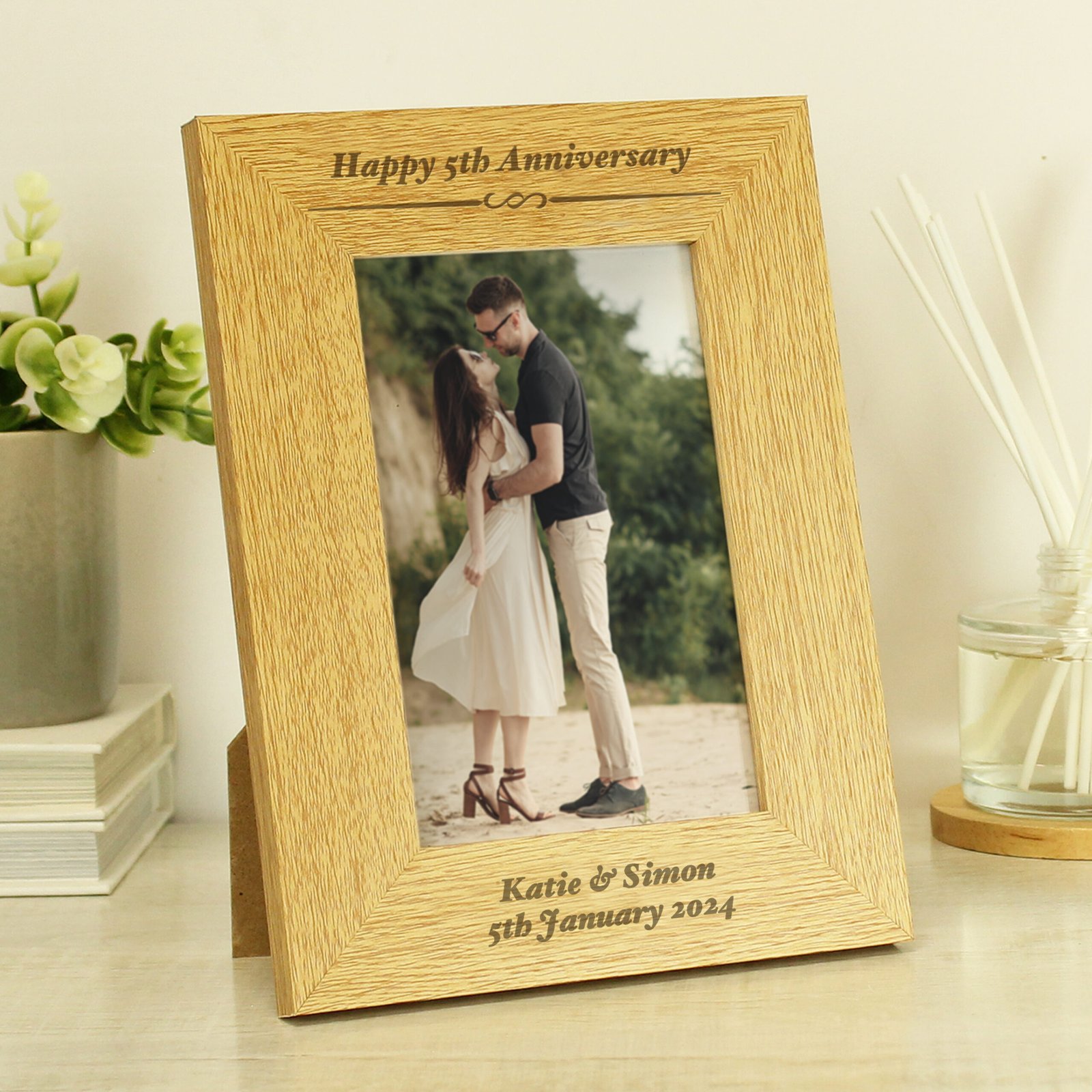 P0111A04 Personalised Formal Design 4x6 Portrait Oak Finish Photo Frame Personalised Formal Design 4x6 Portrait Oak Finish Photo Frame - Image 1