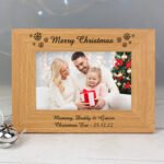 Personalised Snowflakes Motif 6x4 Landscape Oak Finish Photo Frame - Image 2
