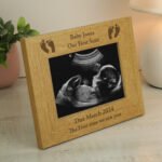 Personalised Baby Footprints Motif 6x4 Landscape Oak Finish Photo Frame - Image 2