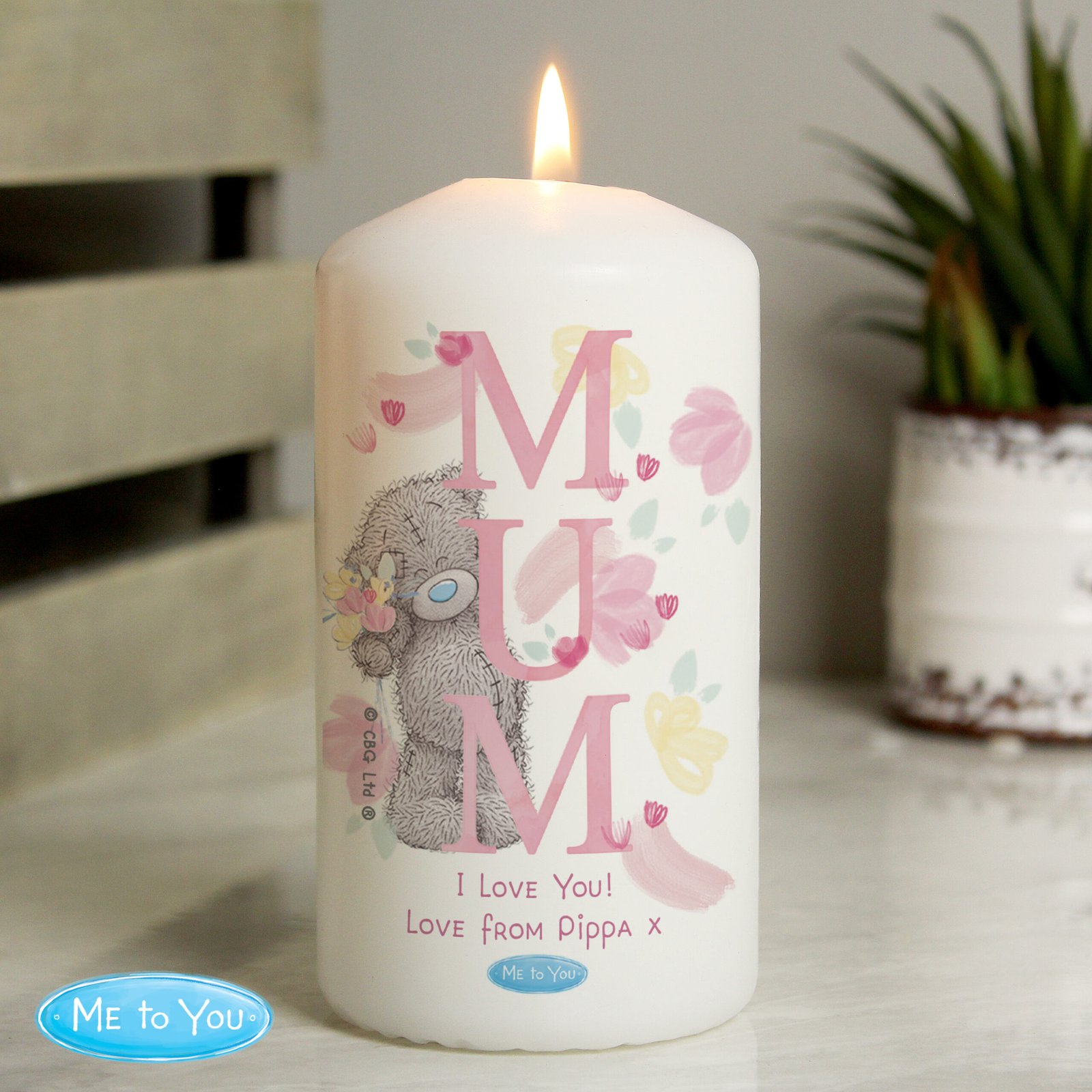P0409E25 Personalised Me to You 'Mum' Floral Design Pillar Candle Personalised Me to You 'Mum' Floral Design Pillar Candle - Image 1