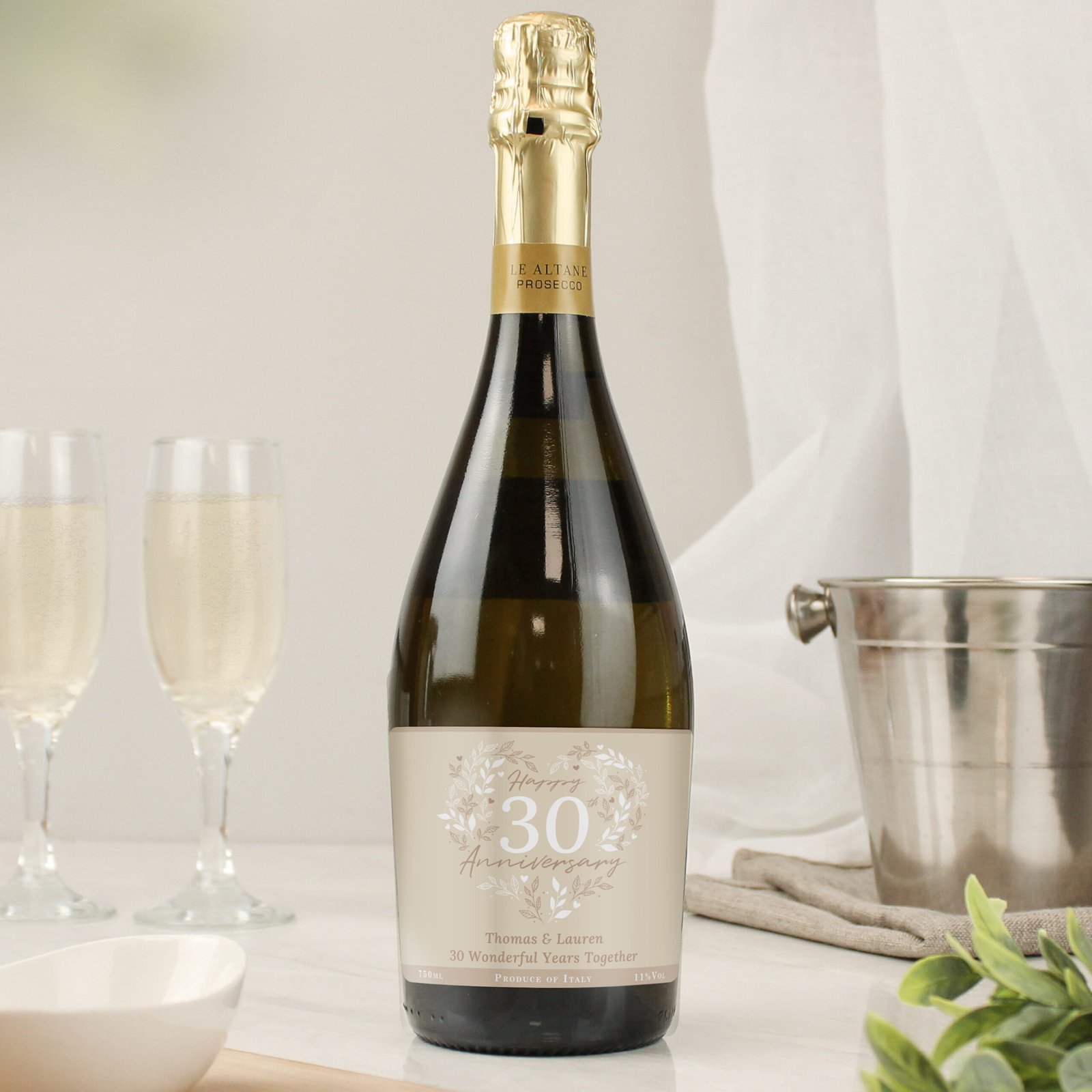 P0512AF50 Personalised ‘Happy 30th Anniversary’ Pearl Heart Design Bottle of Prosecco Personalised ‘Happy 30th Anniversary’ Pearl Heart Design Bottle of Prosecco - Image 1