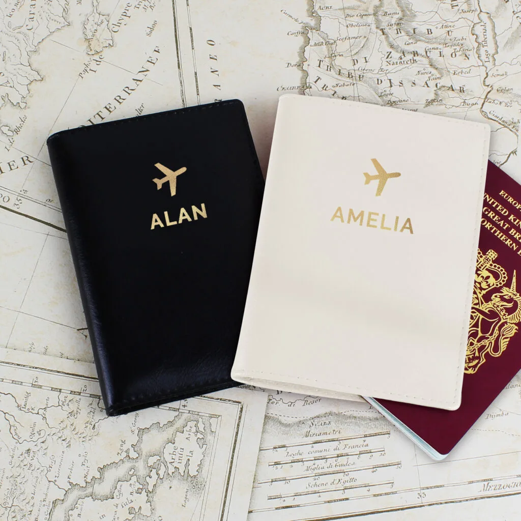 P071409 Personalised Gold Name Couples Black & Cream Leather Passport Holder Set