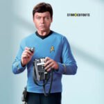 Leonard McCoy (Star Trek: The Original Series) Official Lifesize + Mini Cardboard Cutout / Standee - Image 4