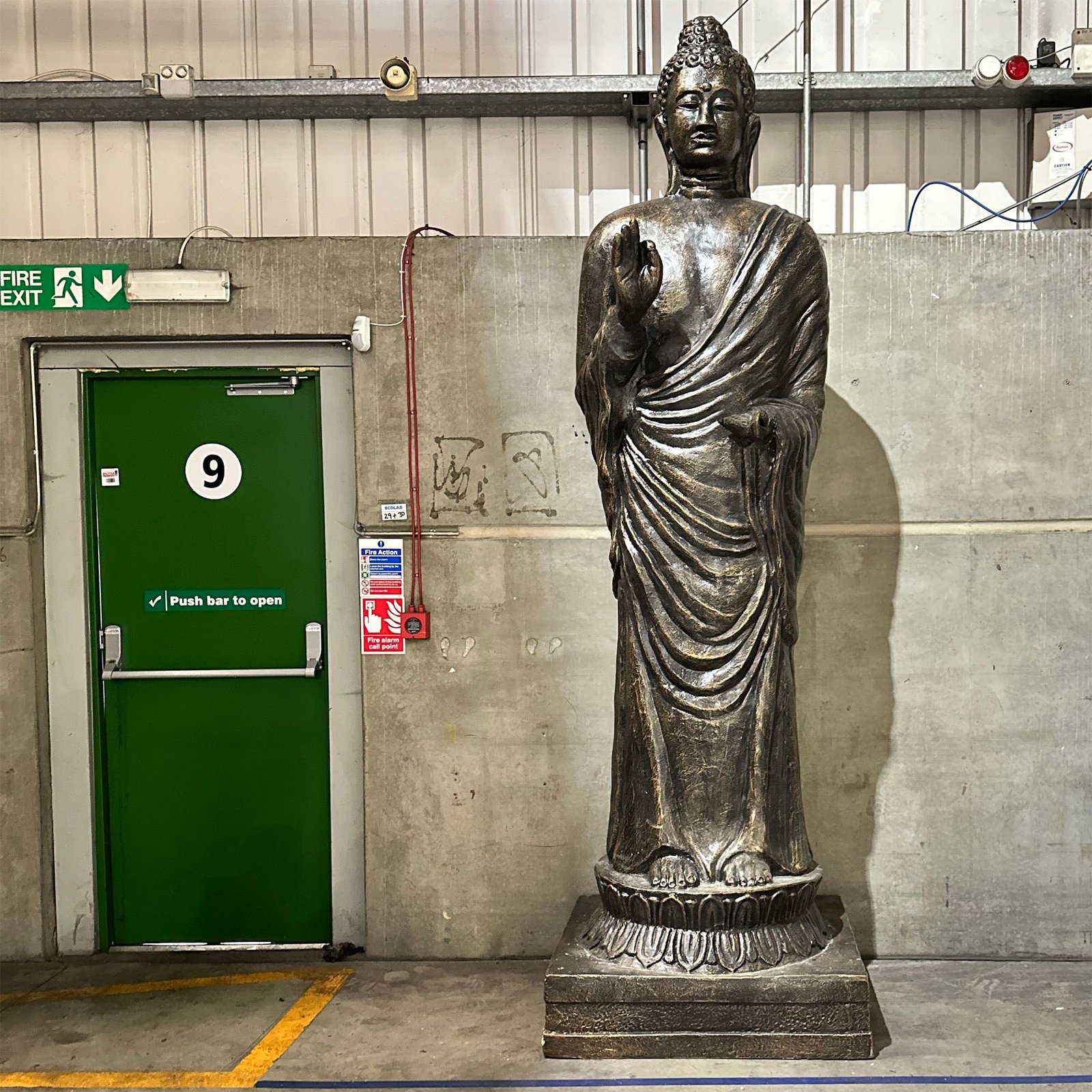 bG9jYWw6Ly9tZWRpYS85UC80RC82MFIzMEMxRzZXVEs0RDlQLzNhOWE0NGViLmpwZWc.jpg Ancient Wisdom Tall 3m Antique Gold Standing Buddha Statue - Image 1