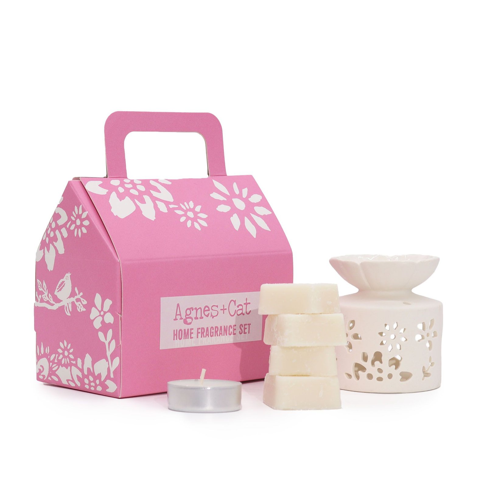 bG9jYWw6Ly9tZWRpYS85UC9DQy82MFIzMEMxSjY0VEtDQzlQL2YwZTI0Y2U4LmpwZw.jpg Agnes + Cat Tea & Roses Home Fragrance Gift Set - Image 1