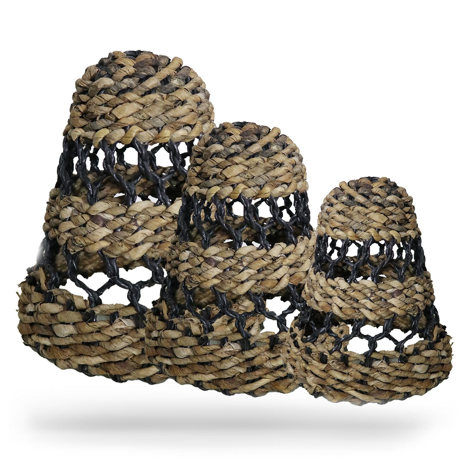bG9jYWw6Ly9tZWRpYS85Ui84Qy82MFIzMEMxRzZSVEs4QzlSL2JhZTg5NGU3LmpwZWc.jpg Ancient Wisdom Set of 3 Natural Banana Leaf & Hitam Raffia Lamp Shades - Image 1