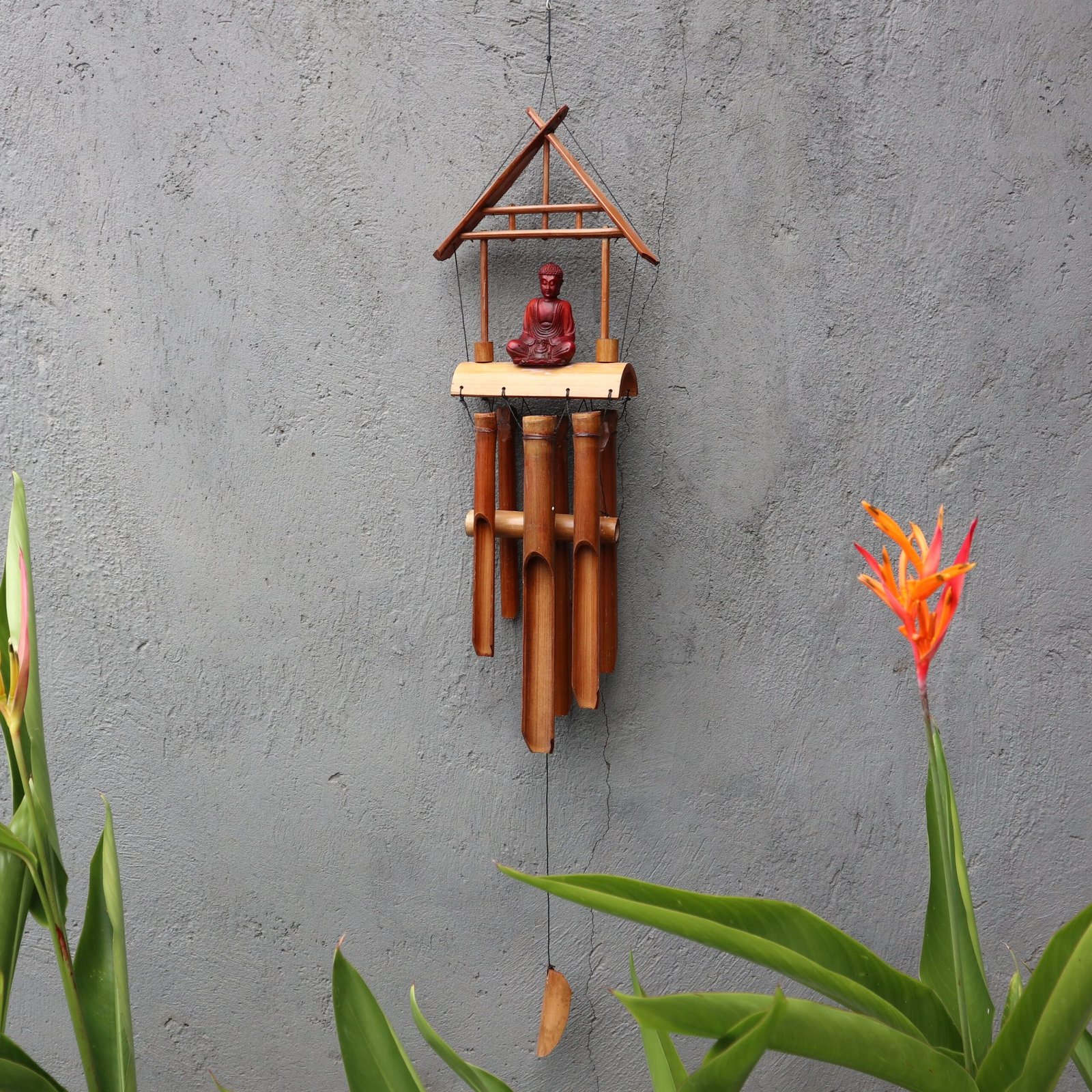 bG9jYWw6Ly9tZWRpYS9IRy9KQy82MFIzMEMxRzZSUjNKQ0hHLzY1ODgxZGQyLmpwZWc.jpg Ancient Wisdom Natural Finish Brown Buddha 6 Tubes Bamboo Wind Chime - Image 1