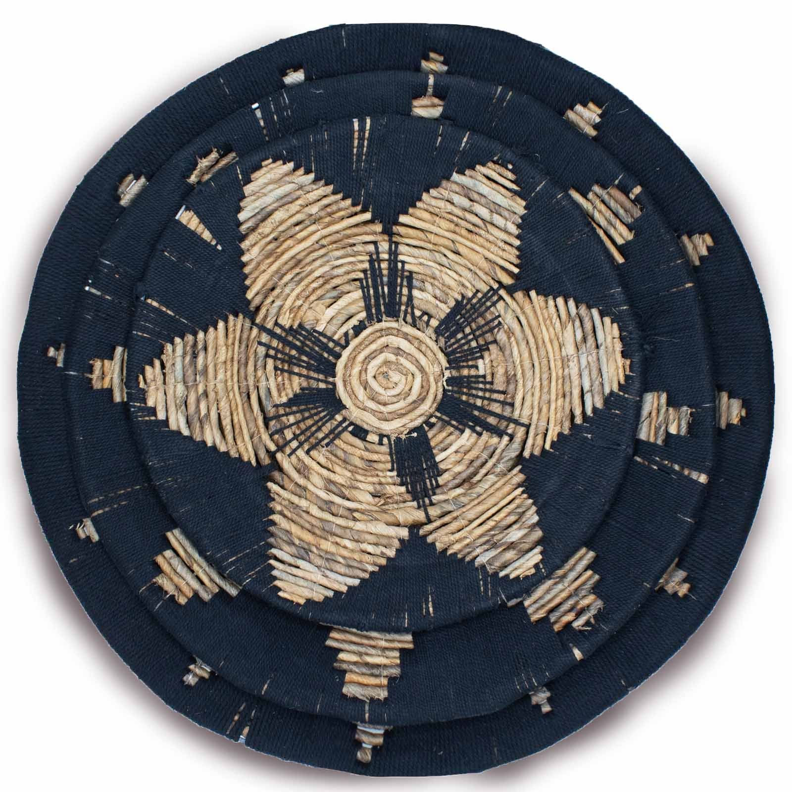 bG9jYWw6Ly9tZWRpYS9IUS8wRC82MFIzMEMxRzZSVEswREhRLzNmMGEzNzQxLmpwZWc.jpg Ancient Wisdom Set of 3 Black Boho Seagrass Wall Bowls - Image 1