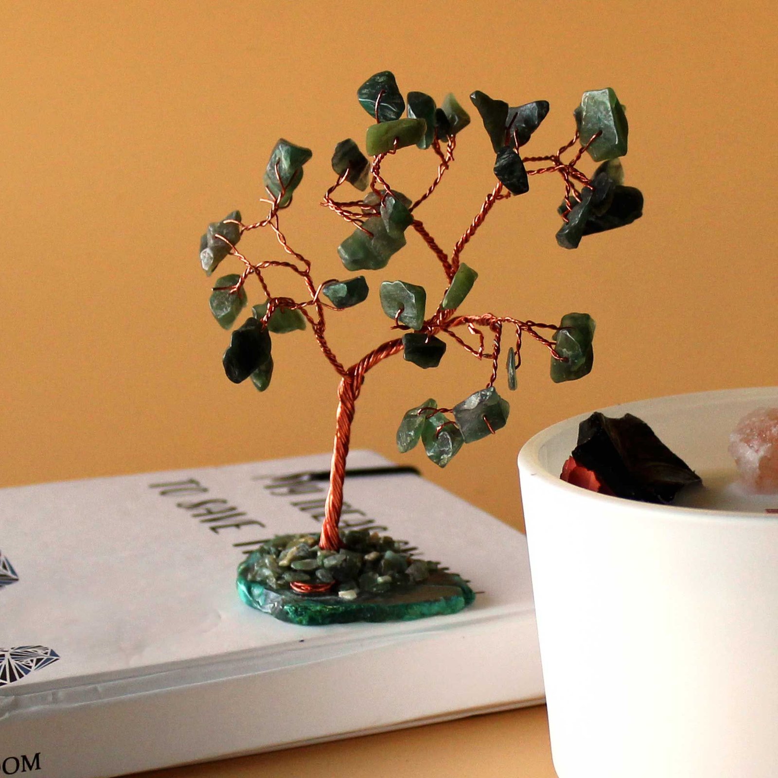 bG9jYWw6Ly9tZWRpYS8xSi9DRS82MFIzMEMxRzZXUjNDRTFKLzliM2U5YmE3LmpwZWc.jpg Ancient Wisdom Small Green Aventurine On Green Agate Base (35 Stones) Gemstone Tree - Image 1