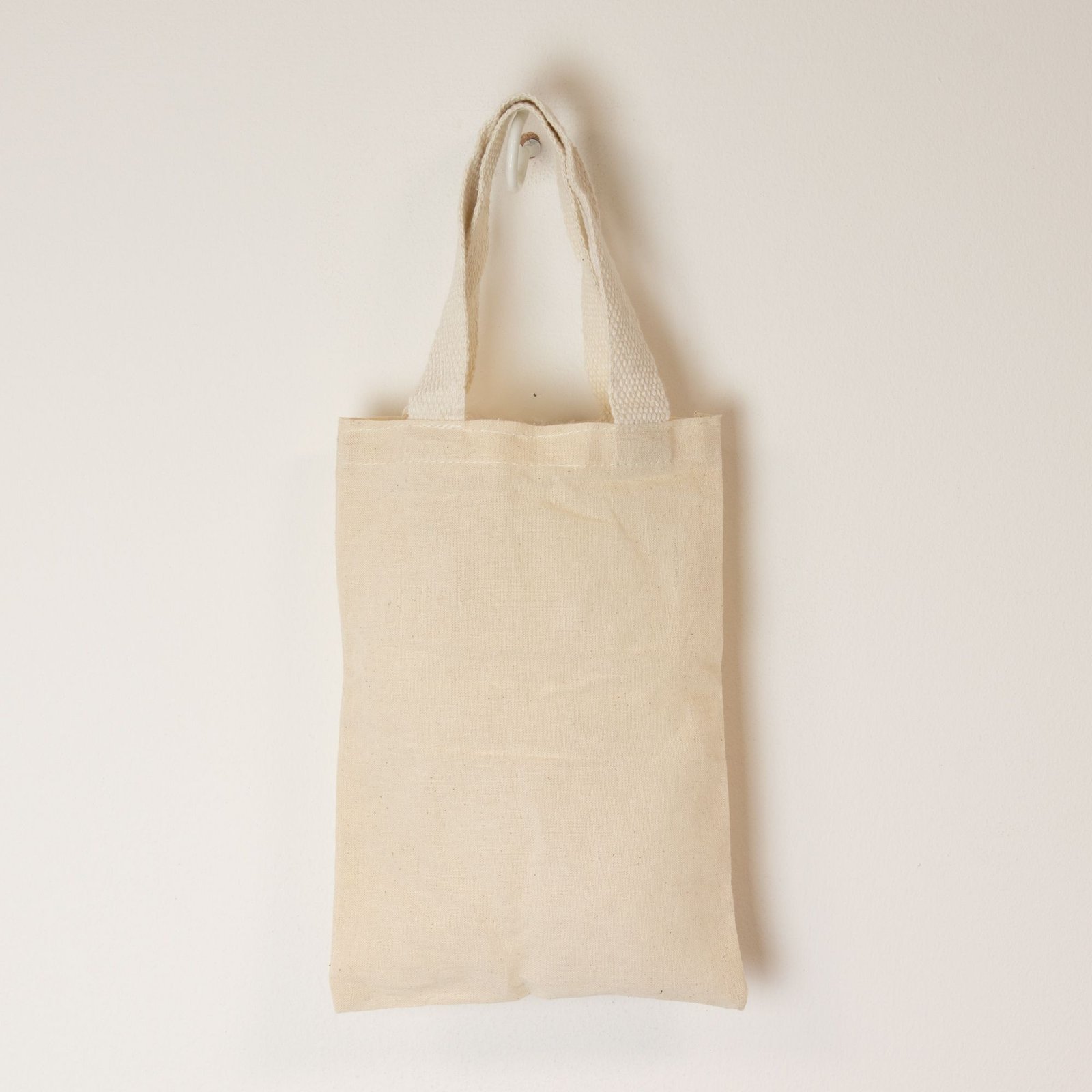 bG9jYWw6Ly9tZWRpYS9TTS9DRC82MFIzMEMxSjZDUzNDRFNNL2ZiNGIyMTAyLmpwZw.jpg Ancient Wisdom Pack of 5 Iconic Natural Cotton Mini Nomad Sari Tote Bag – Unprinted - Image 1