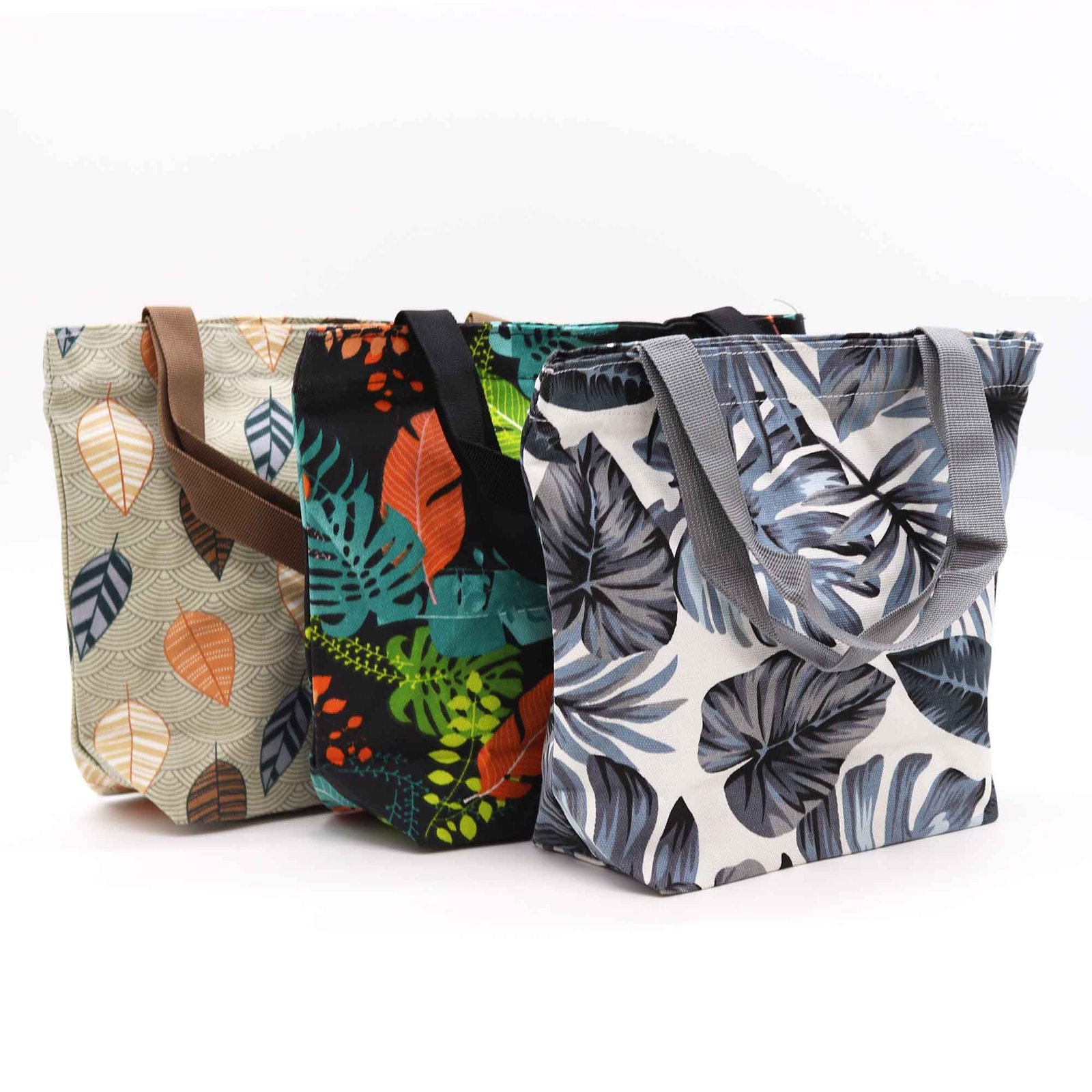 bG9jYWw6Ly9tZWRpYS9TUS82Qy82MFIzMEMxRzZXVEs2Q1NRLzFhNTdiYmFmLmpwZWc.jpg Nomad Sari Tropical Handy Quick Shop Bag (Assorted Designs) - Image 1