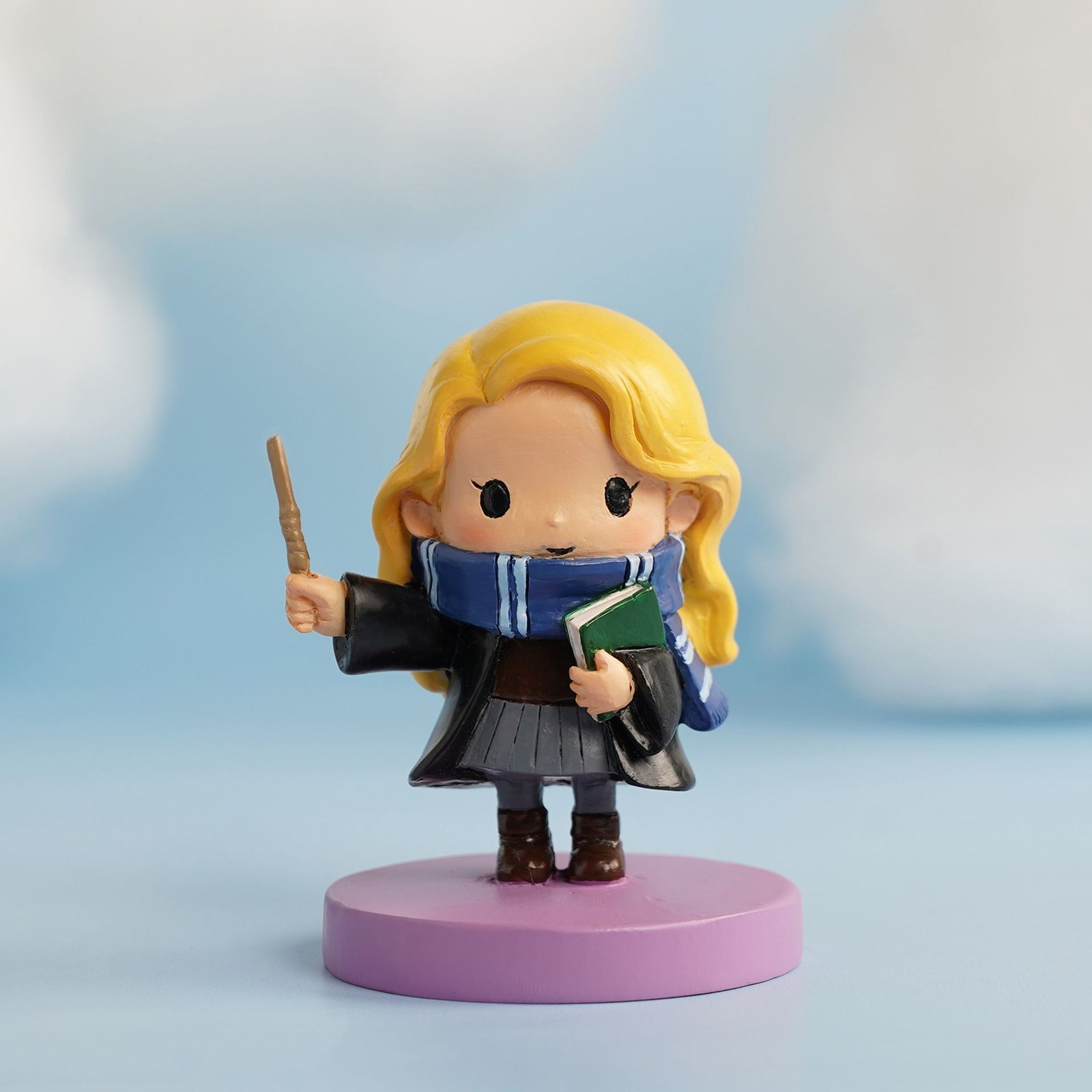 WB1005.jpg Harry Potter Back To Hogwarts Figurine - Luna Lovegood - Image 1