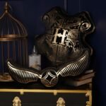 Harry Potter Alumni Velvet Cushion (43cm) – Hogwarts Crest - Image 5