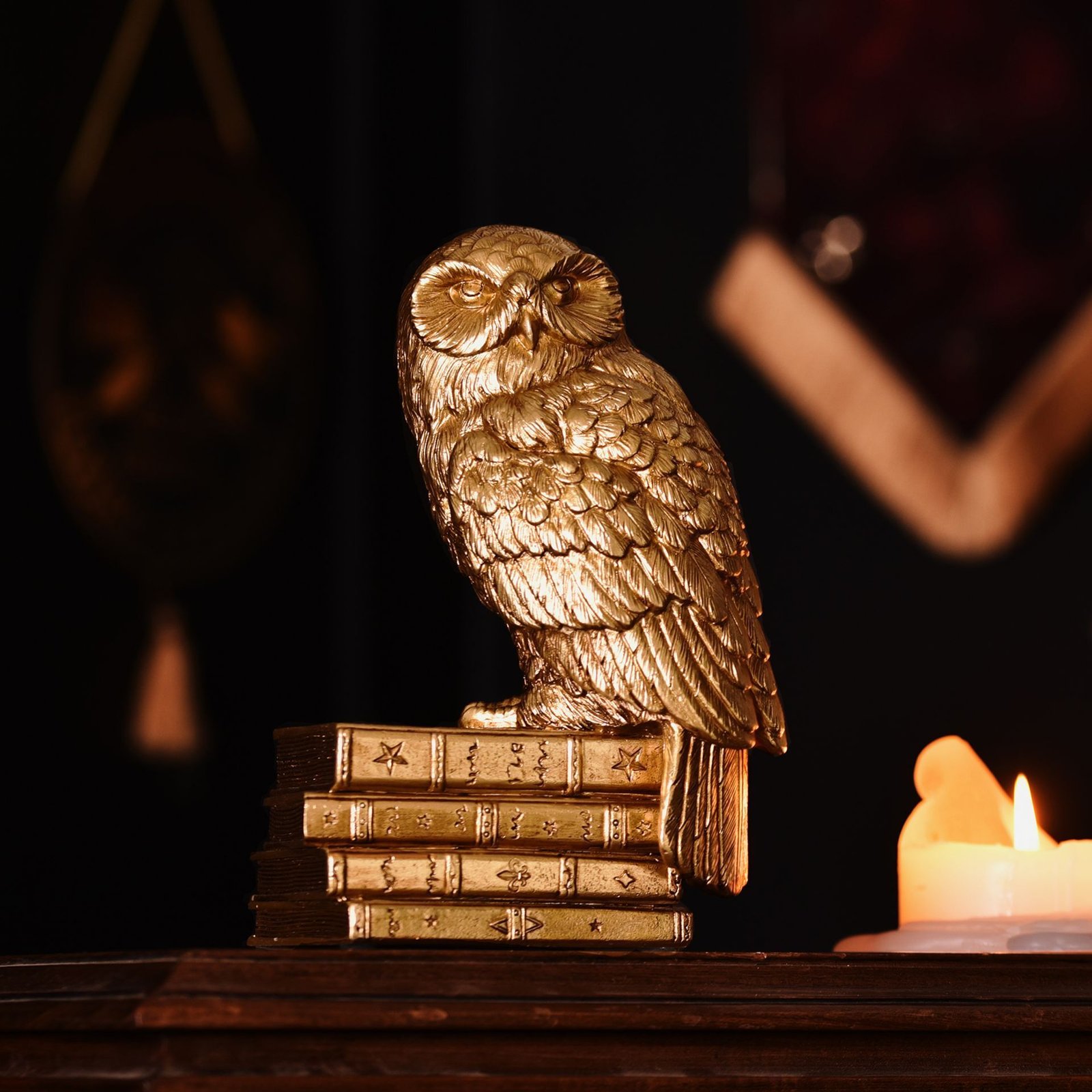 WB222_T01.jpg Harry Potter Alumni Gold Resin Hedwig Figurine - Image 1