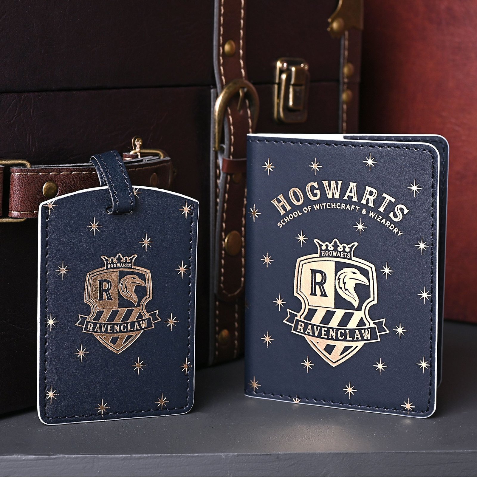 WB275_T01.jpg Harry Potter Alumni Navy Blue & Gold PU Leather Passport Holder & Luggage Tag Set – Ravenclaw - Image 1