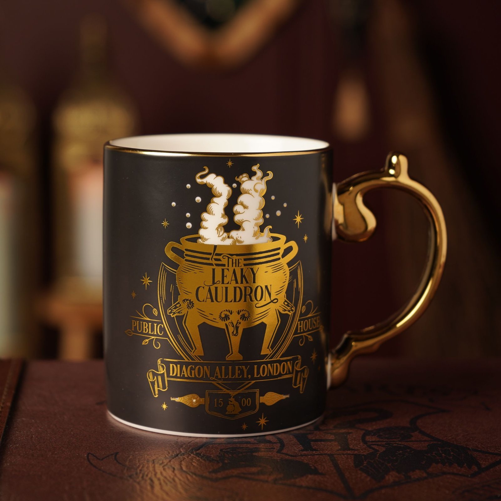 WB852.jpg Harry Potter Alumni Collectable Black & Gold Ceramic Mug - Leaky Cauldron - Image 1