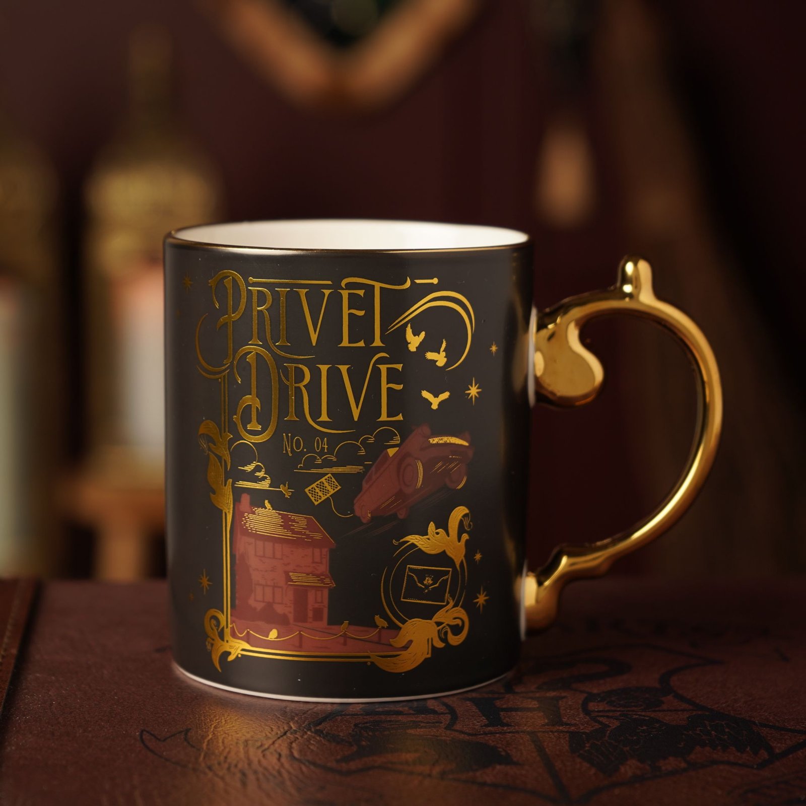 WB858.jpg Harry Potter Alumni Collectable Black & Gold Ceramic Mug – Privet Drive - Image 1