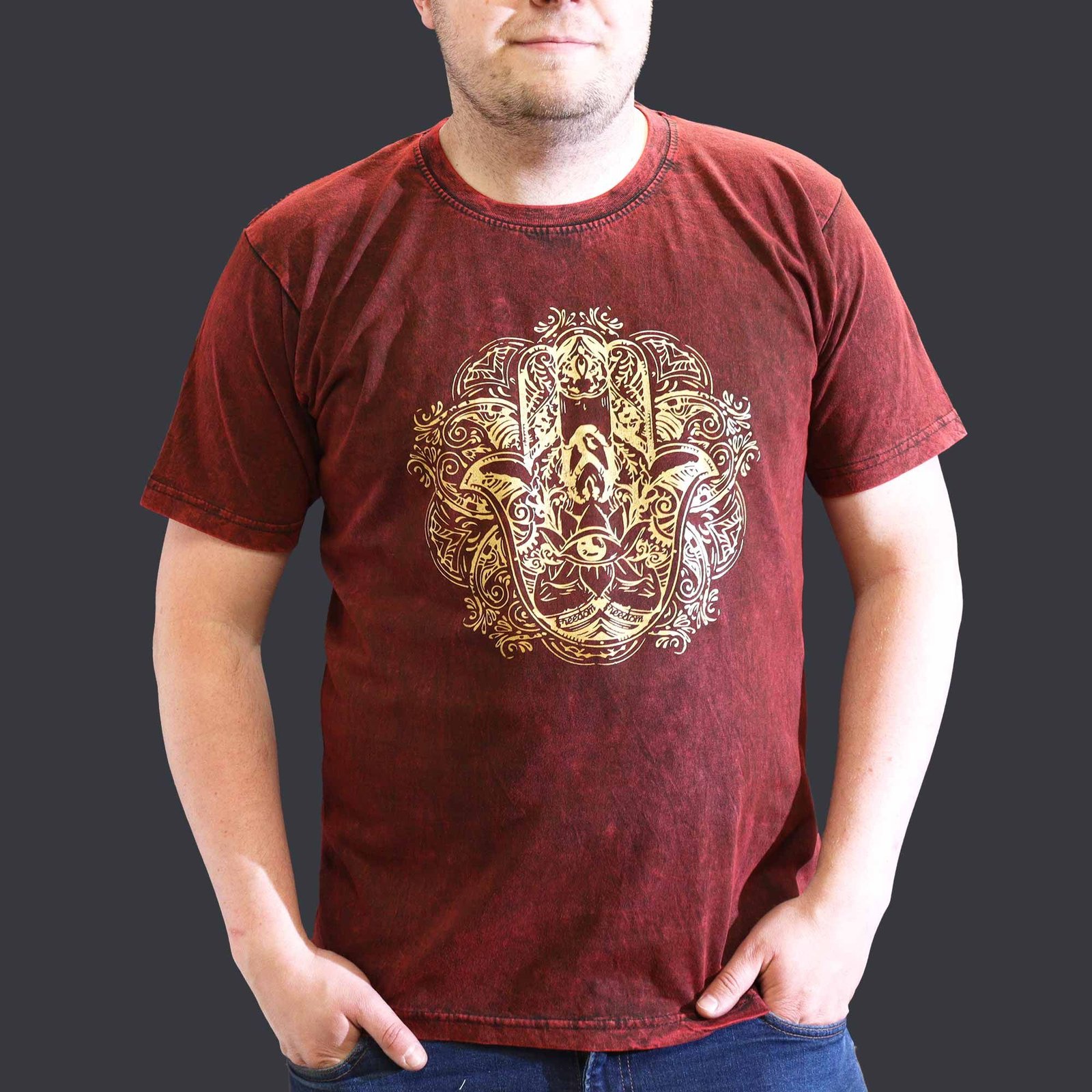 bG9jYWw6Ly9tZWRpYS8xUy82RC82MFIzMEMxSDc0VjM2RDFTL2JmZTY5YWY3LmpwZWc.jpg Nomad Sari Unisex Stonewashed Maroon Hamsa Cotton T-Shirt (XL) - Image 1