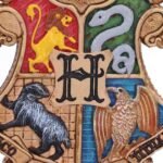 Harry Potter - Hogwarts Crest Hanging Festive Decorative Ornament (8cm) - Image 2