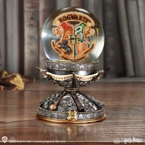 Harry Potter - Hogwarts Wand Resin & Glass Snow Globe (17.5cm)