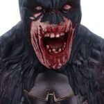 DC: Batman DCeased Resin Bust Sculpture (29cm) - Image 2