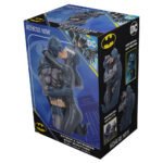 DC: Batman - Batman & Catwoman Kissing Resin Bust (30cm) - Image 8