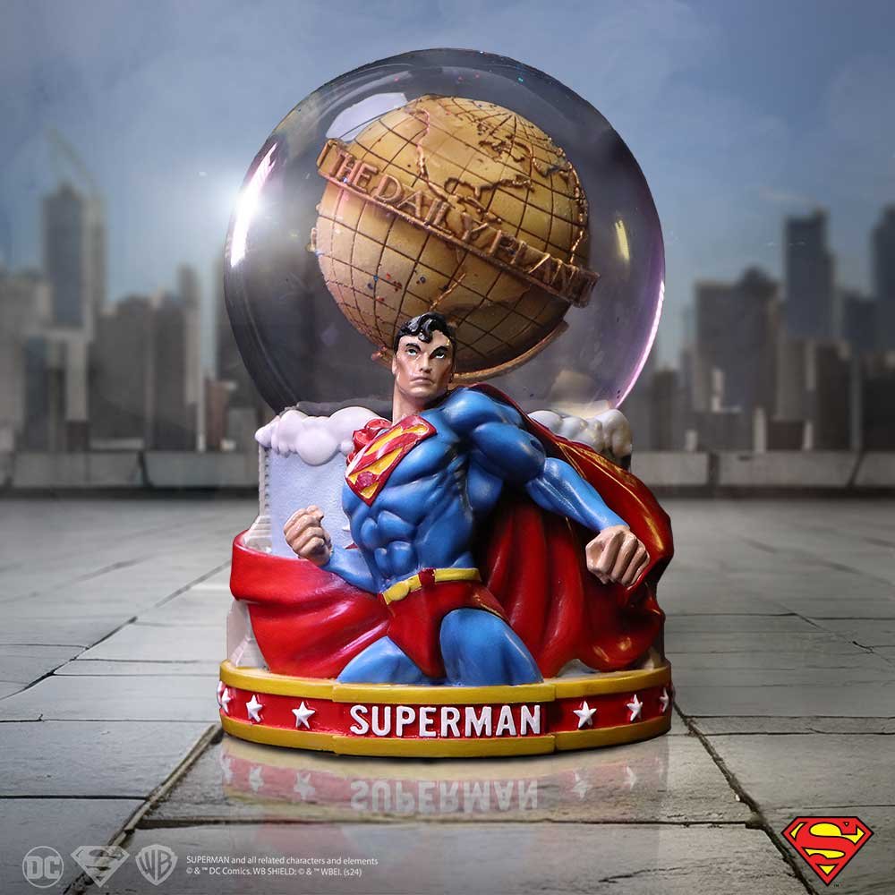 b6972a25 DC Superman - The Daily Planet Resin Snow Globe (15.2cm) DC: Superman - The Daily Planet Resin Snow Globe (15.2cm) - Image 1