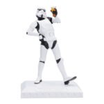 Original Stormtrooper - Raise a Glass Collectable Resin Figurine (17.4cm) - Image 5